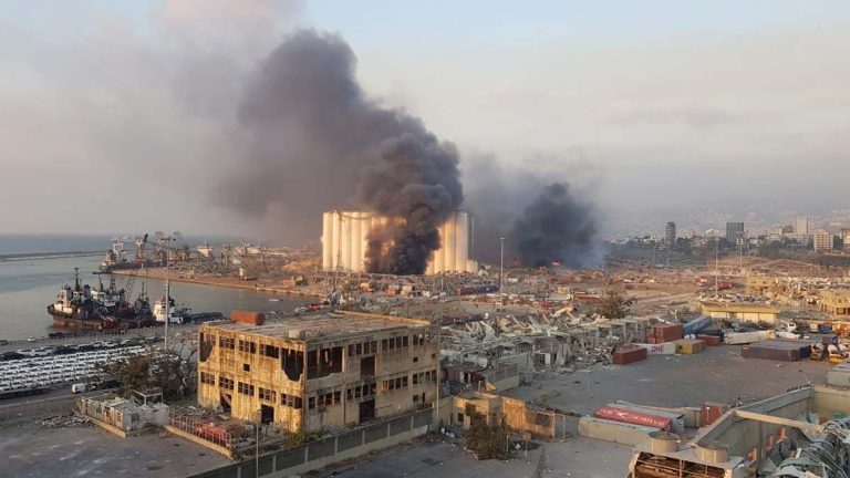 fuerte explosion almacen zona del puerto beirut 1596562844487