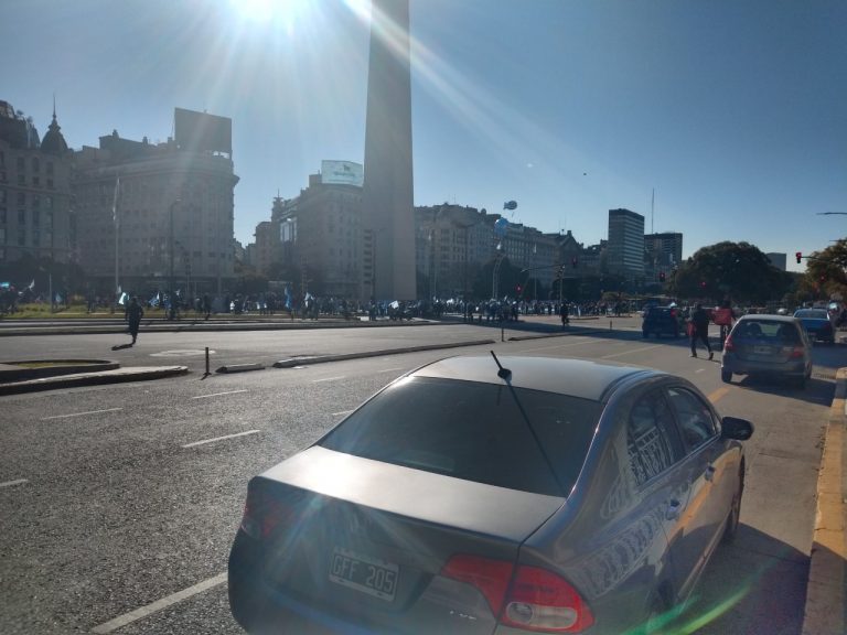 la marcha de los anticuarentena en accion