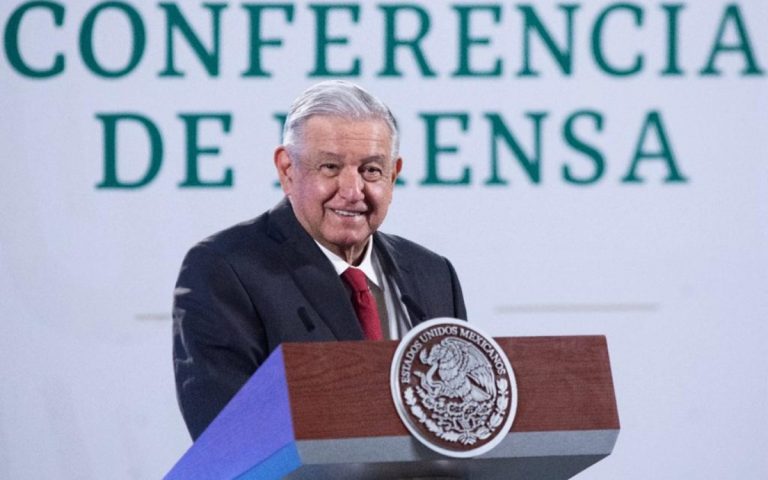 AMLO ASSANGE