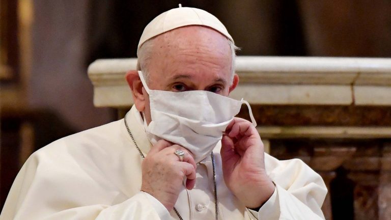 el papa francisco se aplico la vacuna pfizer