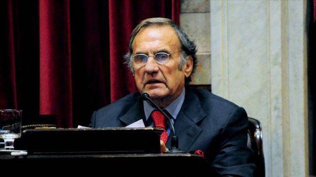el senador y ex gobernador carlos reutemann se sometio estudios medicos ya programados segun trascendio