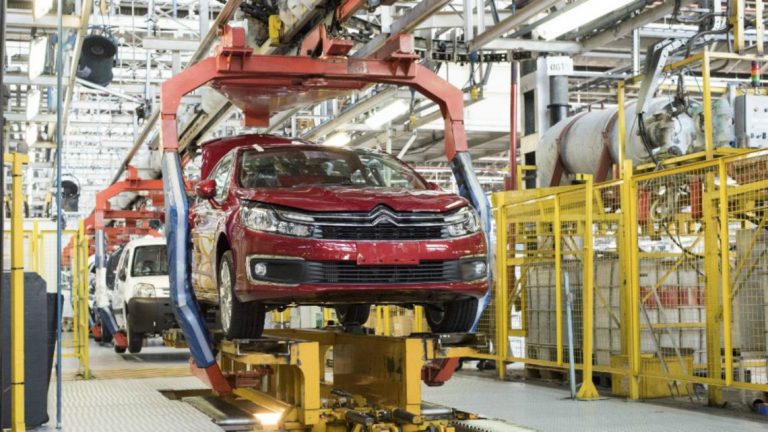 fabrica de autos automotriz