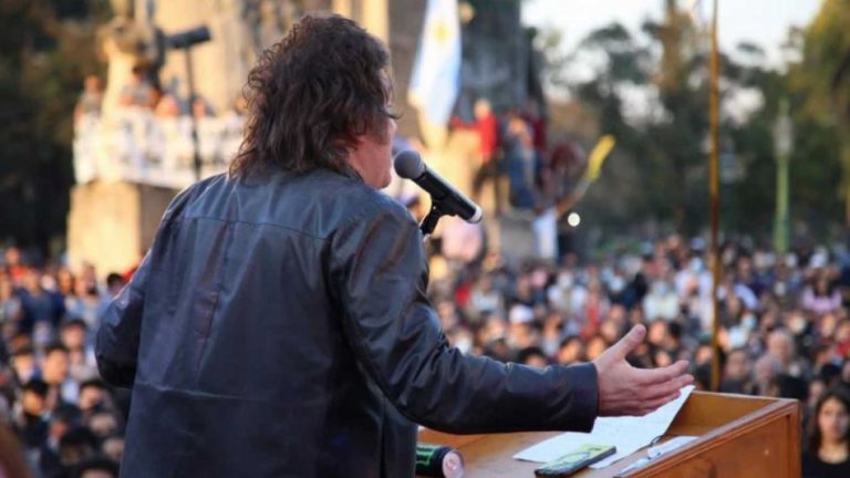 milei habla a la gran cantidad de gente que fue a su acto de lanzamiento en plaza holanda 1215050