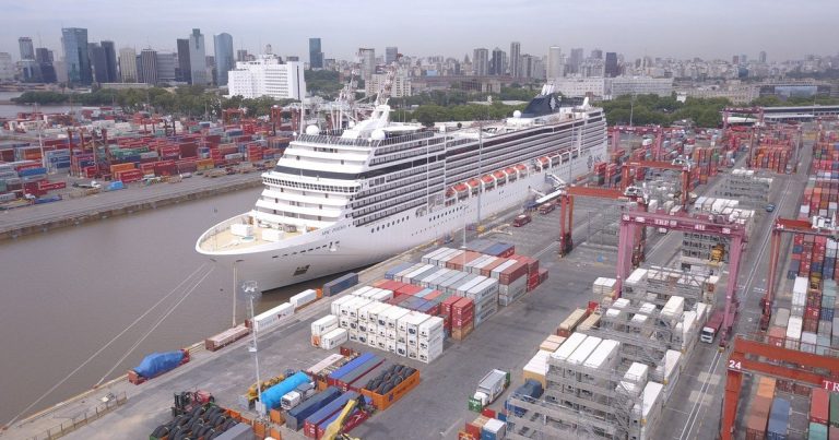 un crucero en la terminal loHZXwQTz 1200x630 1