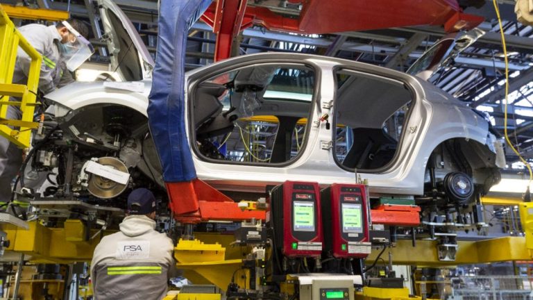 la produccion automotriz local volvio a caer 15 por ciento en julio 997620