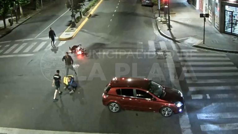 t 68e86826336041d39bb5b4e14a82dd81 name Choque y agresion en La Plata 00 00 14 16 Imagen fija005