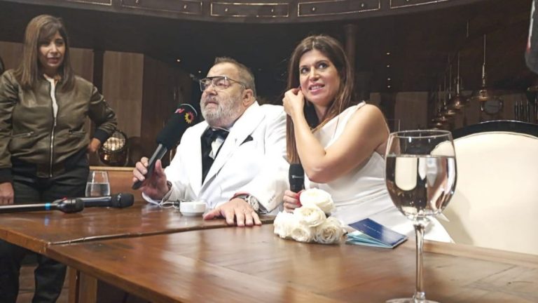 jorge lanata y elba marcovecchio hablando con los periodistas en su boda en exaltacion de la cruz 1345840