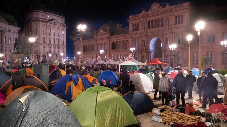1010x567 piquete plaza mayo 422535 083827