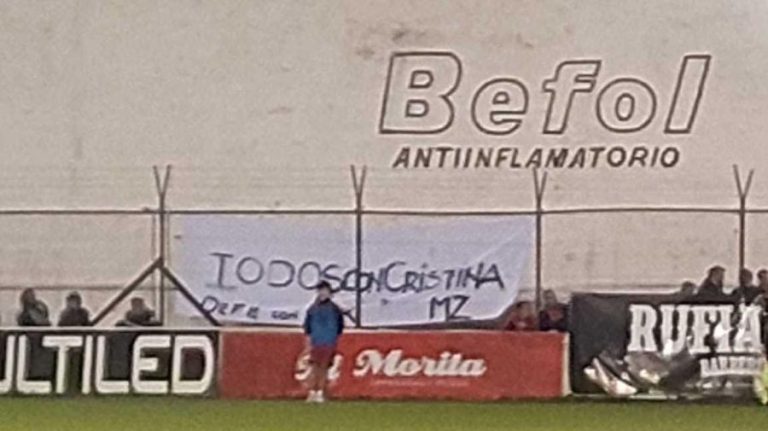 la policia retiro una bandera en apoyo a cristina en defensores de belgrano 20220830 1410633