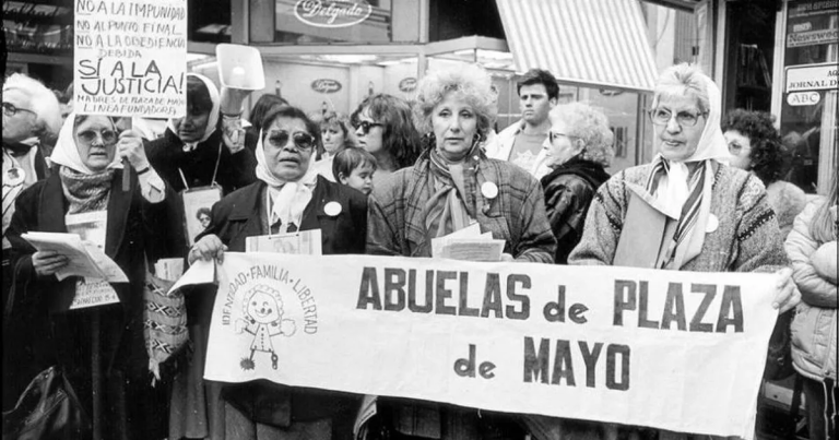 abuelas plaza mayo