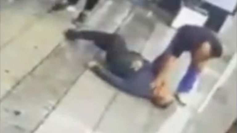 pidio acceder a los banos de un restaurante y un empleado lo noqueo 1573424
