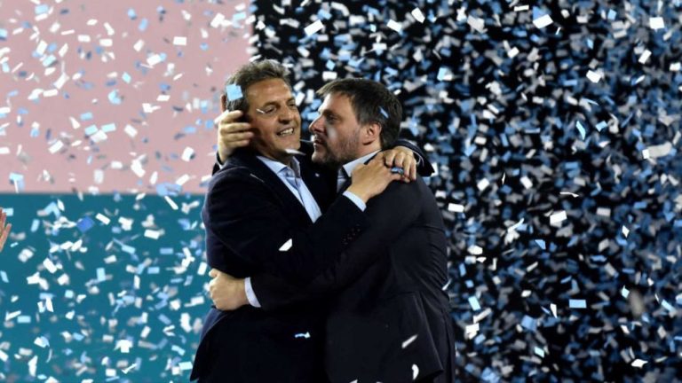 massa y santoro cierran la campana portena de union por la patria en el luna park 20231018 1678055