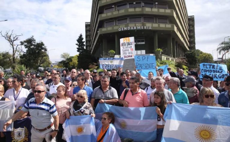 protesta polis