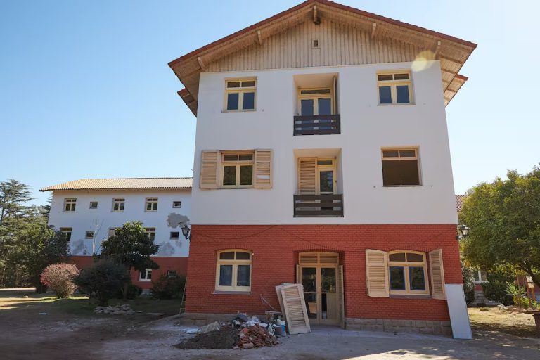 parte del historico complejo hotelero en embalse a2bqkvfnu5h77knuz7lrzqkeym 1