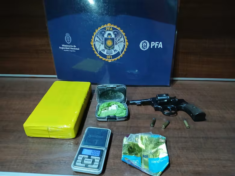 se secuestraron varios elementos en la casa de la qponb64jy5bqtmmerqq6ewjgku