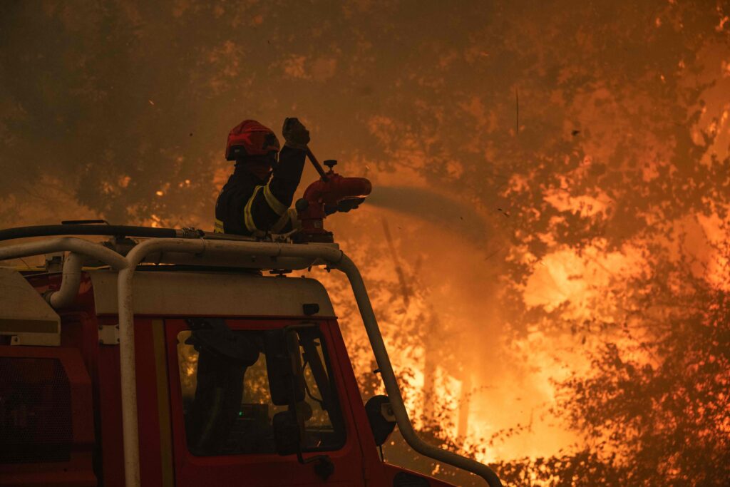 Incendios en España y Francia: ya son 270.000 los evacuados y se reportó la primera muerte en Valencia 1 fuego en espana y francia
