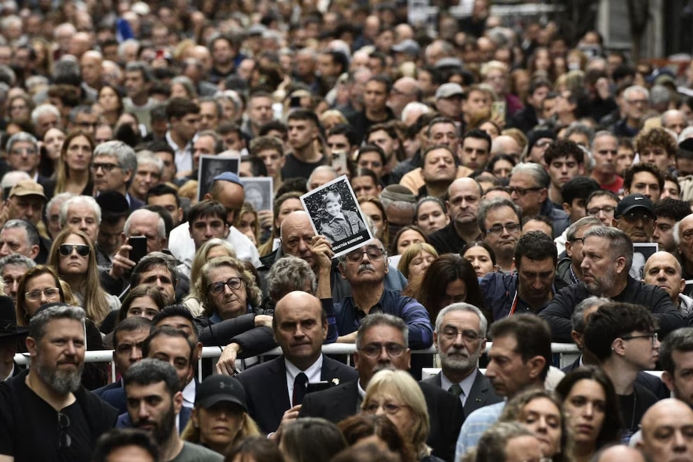 A 32 años del atentado a la AMIA, su presidente cuestionó a la Justicia y pidió reforzar los controles en la Triple Frontera 4