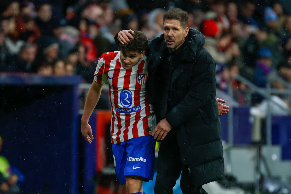 La sentencia del Cholo Simeone sobre el futuro de Julián Álvarez en medio del interés del Barcelona 9