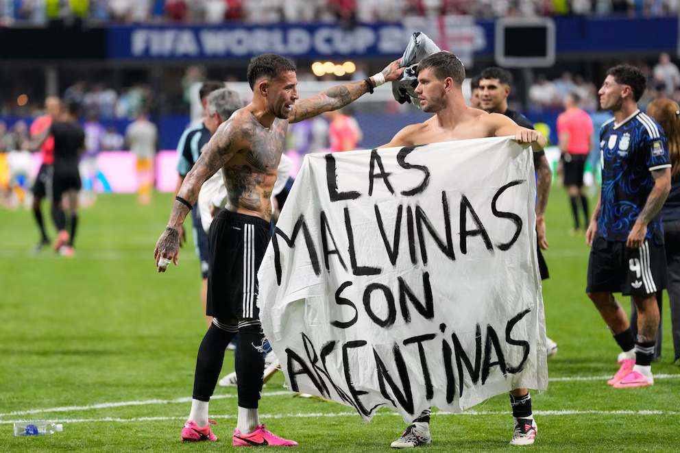 FIFA investiga a la AFA y a cuatro argentinos por la bandera de Malvinas y los incidentes en la final del Mundial 1 w6zcv6hikna4hj3u6ro36vdn54