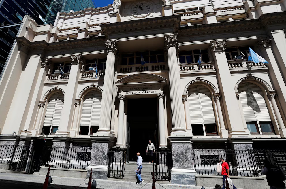 Suben las tasas de interés: qué señal dio el Gobierno para el dólar, el crédito y la actividad 17 gjy2anggtzfopgezpalsl45gta