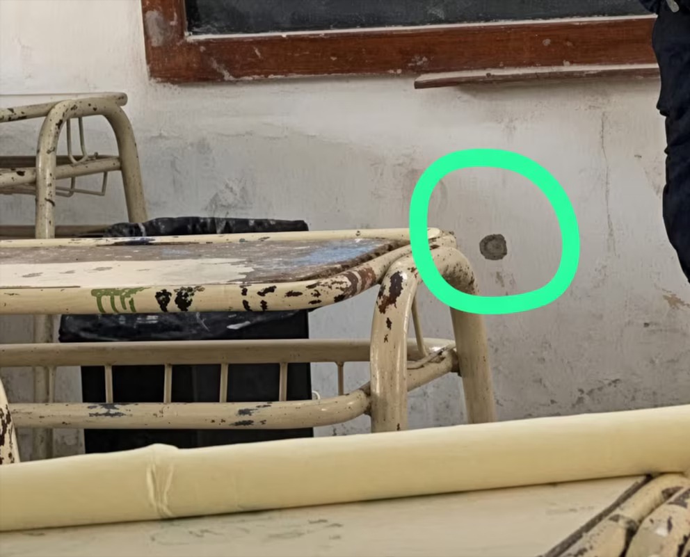 Tucumán: un alumno de 14 años llevó un arma a la escuela y disparó dentro del aula 2