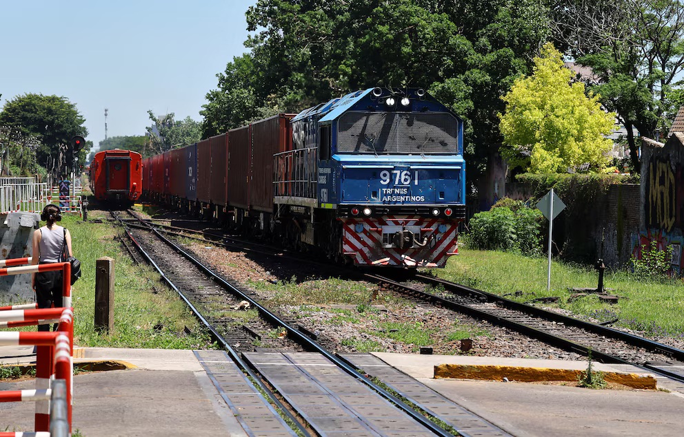 El Gobierno vuelve a fijar una cláusula “anti-China” para privatizar Belgrano Cargas 6
