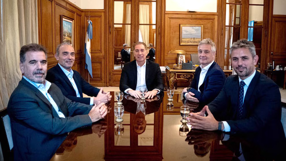 PRO y LLA acercan posiciones: crearon una mesa política conjunta de cara a 2027 2