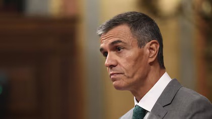 Milei volvió a cargar contra Pedro Sánchez: “Está facilitando la inmigración descontrolada y degradando sistemáticamente la identidad española” 1