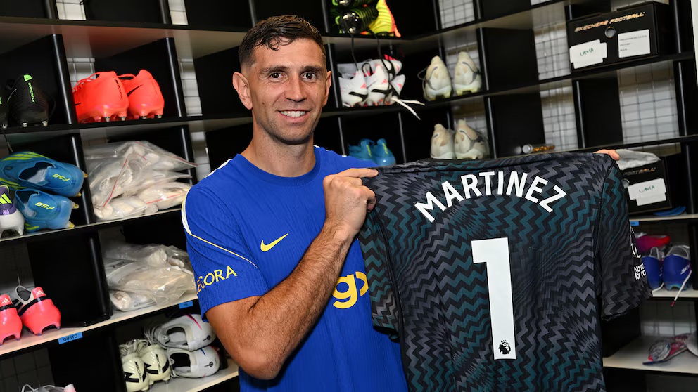 Tras debutar con la 26, Dibu Martínez cambiará de dorsal en Chelsea y el club tuvo un gesto con los hinchas 6