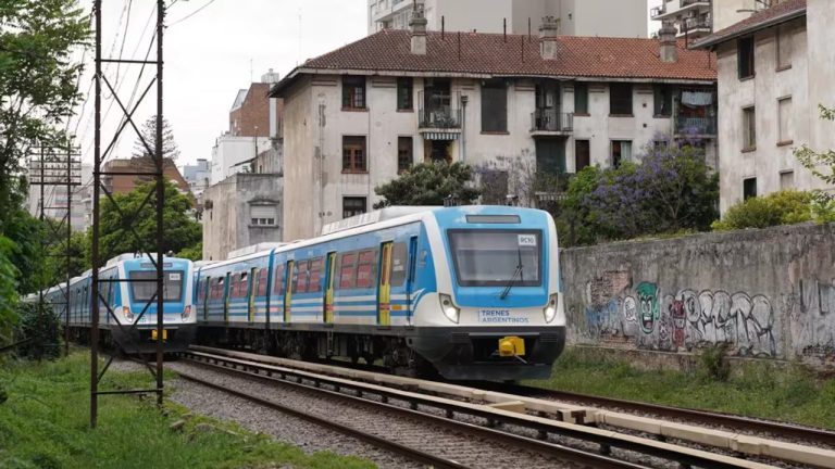 Los usuarios de la zona oeste del conurbano bonaerense deberán armarse de paciencia y buscar alternativas de transporte para los próximos días