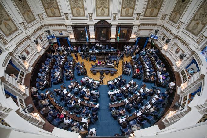 La Corte suspendió provisoriamente la derogación de la Ley de Tierras y la oposición insiste con el DNU 70 1 sesiom